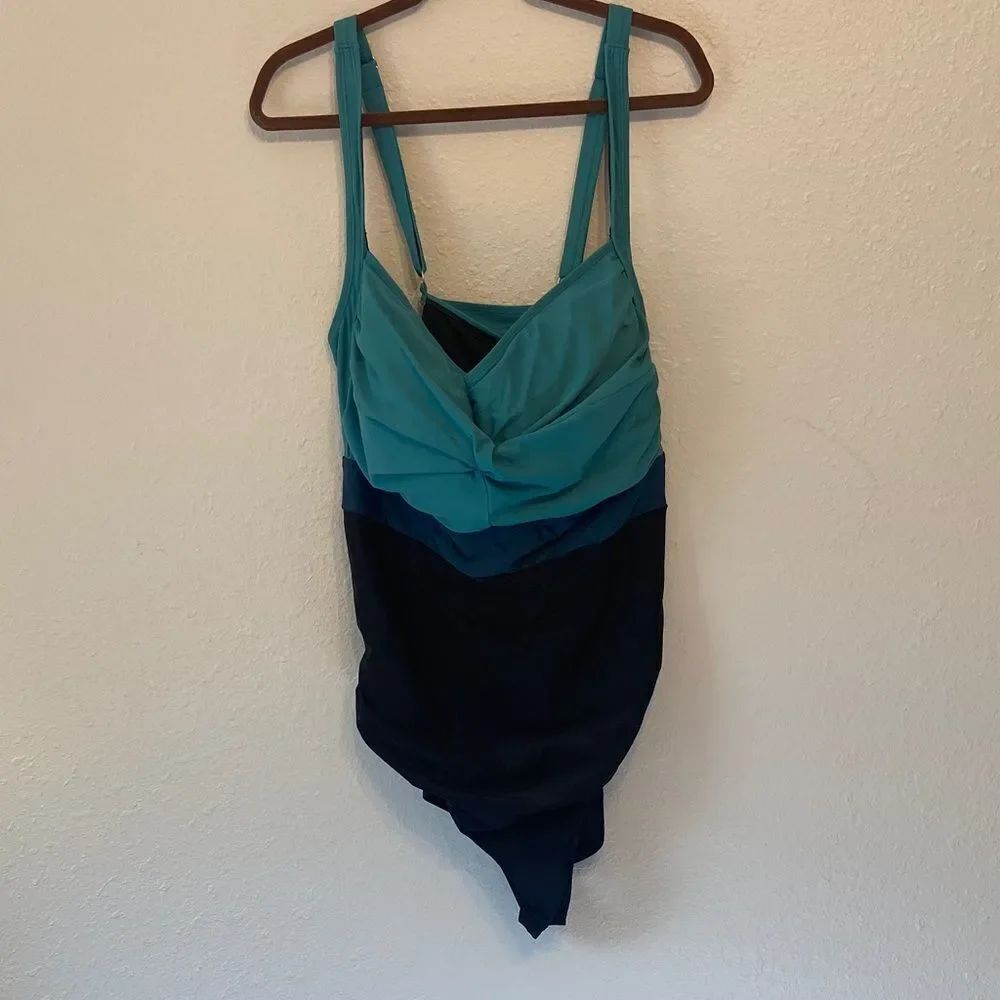 Bloomchic Cyan Contrast Twist Front Tummy Control One Piece Swimsuit Size 30 NEW